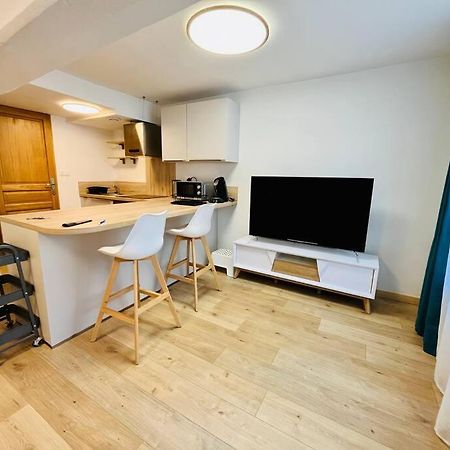 Appartamento Stylish Studio In The Center Of Senlis Senlis  Esterno foto