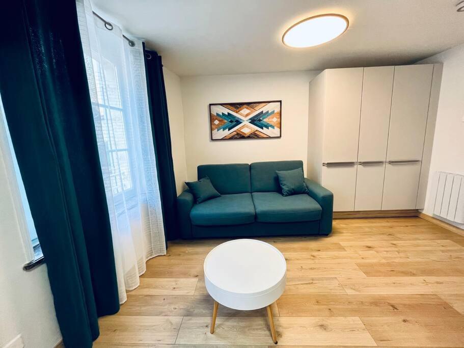 Appartamento Stylish Studio In The Center Of Senlis Senlis  Esterno foto