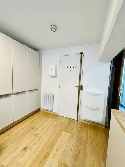Appartamento Stylish Studio In The Center Of Senlis Senlis  Esterno foto